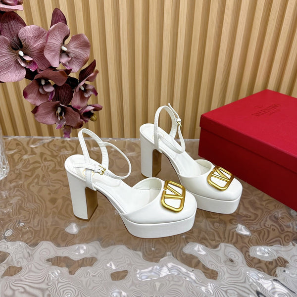 VT Signature 115mm Patent Leather Platform Pumps White Calfskin 286472