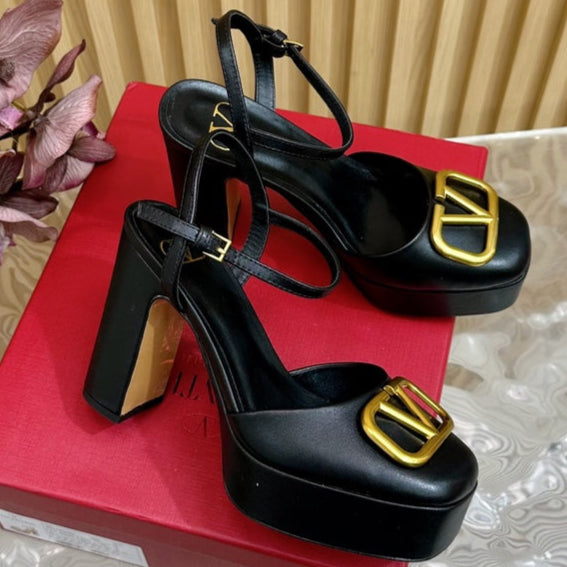 VT Signature 115mm Patent Leather Platform Pumps Black Calfskin 286473