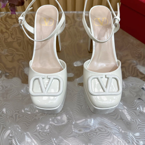 VT Signature 115mm Patent Leather Platform Pumps White Calfskin 286474