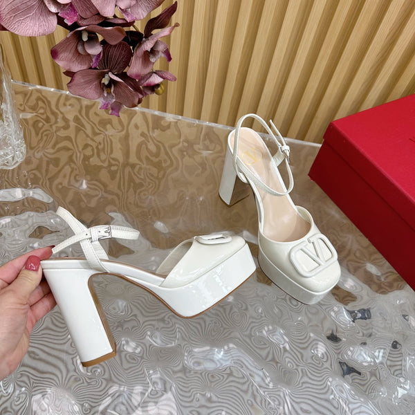 VT Signature 115mm Patent Leather Platform Pumps White Calfskin 286474