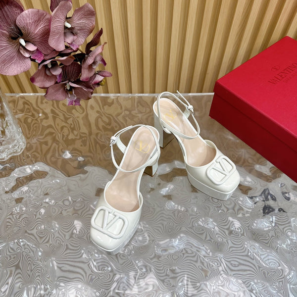 VT Signature 115mm Patent Leather Platform Pumps White Calfskin 286474