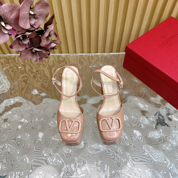 VT Signature 115mm Patent Leather Platform Pumps Nude Calfskin 286475