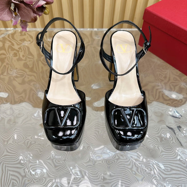 VT Signature 115mm Patent Leather Platform Pumps Black Calfskin 286476