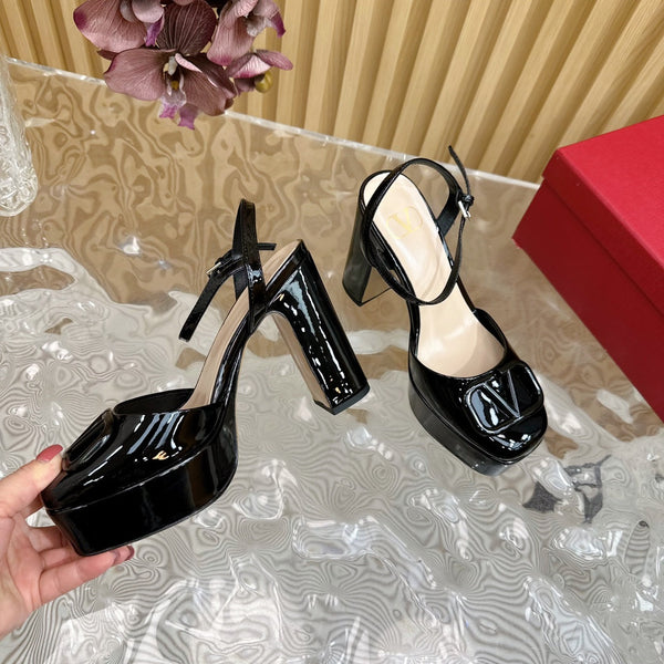 VT Signature 115mm Patent Leather Platform Pumps Black Calfskin 286476