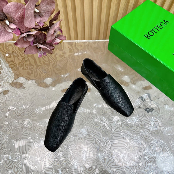 BV Grained Black Calfskin Adamo Slippers 957407