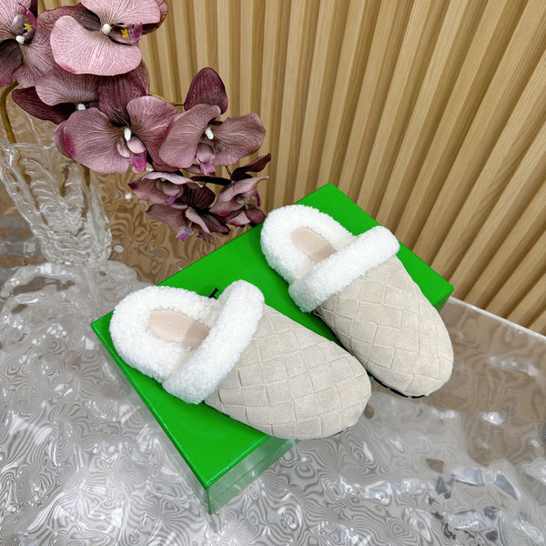 BV Mule Cream Suede White Shearling 957412