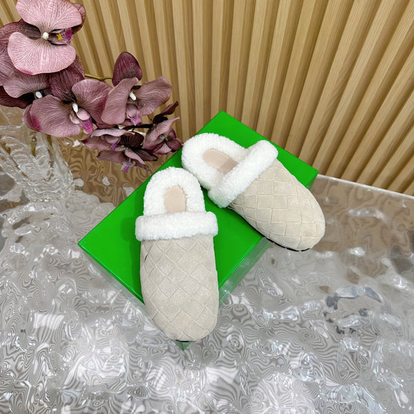 BV Mule Cream Suede White Shearling 957412