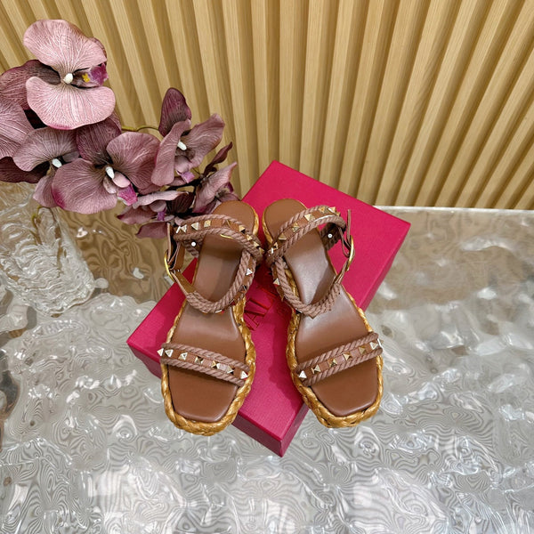 Sandalo Rockstud Flatform 75mm in pelle di vitello e rafia marrone mix rosa brunastro 102856