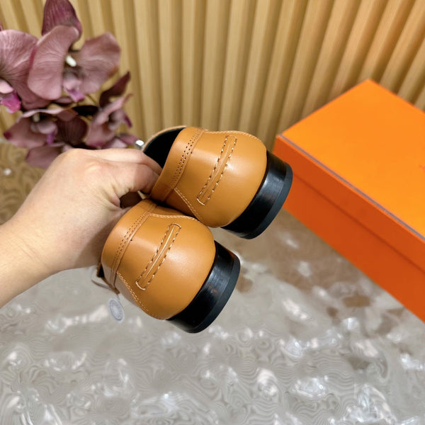 Mocassino HM Royal in pelle di vacchetta color cuoio fulvo 102302