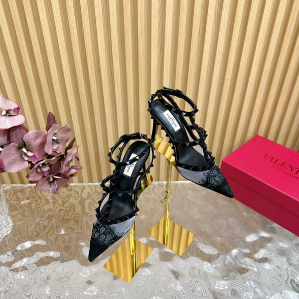 Décolleté Rockstud Metallic con cinturino alla caviglia, 95 mm, in pelle di agnello nera e tessuto in pizzo 102095