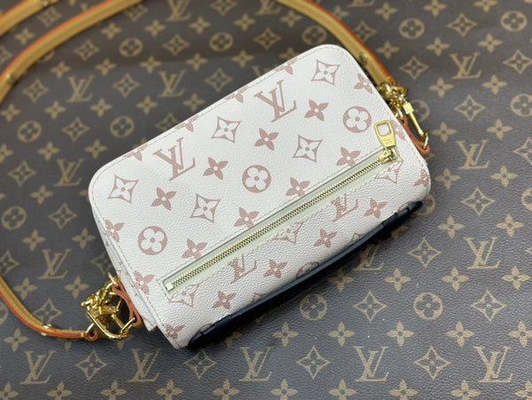pochette metis east west 21.5 monogram dune canvas