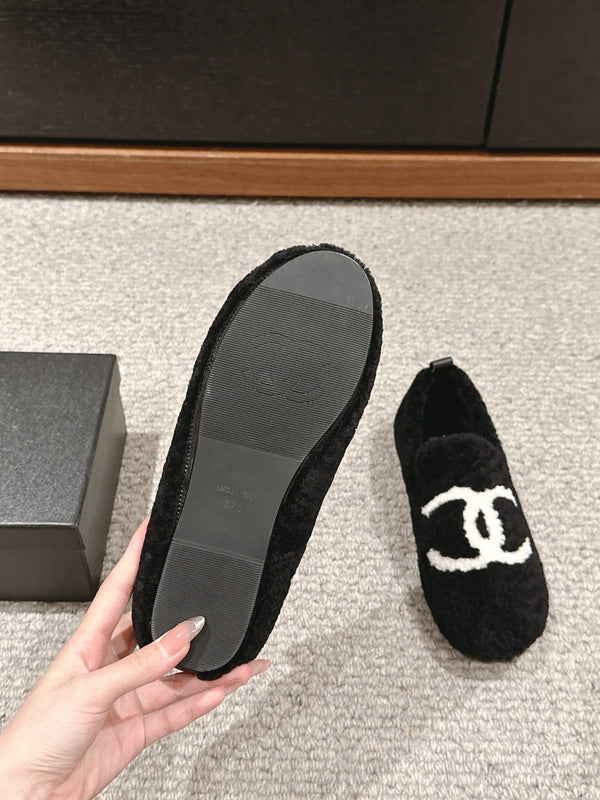 CC LOAFERS IN BLACK FLEECE WITH WHITE LOGO