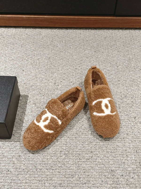 CC LOAFERS IN CINNAMON BROWN FLEECE WITH WHITE LOGO