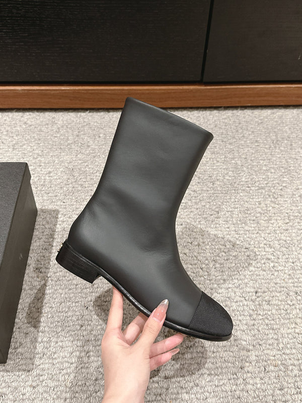 Stivaletto corto CC in pelle di agnello nera con grosgrain