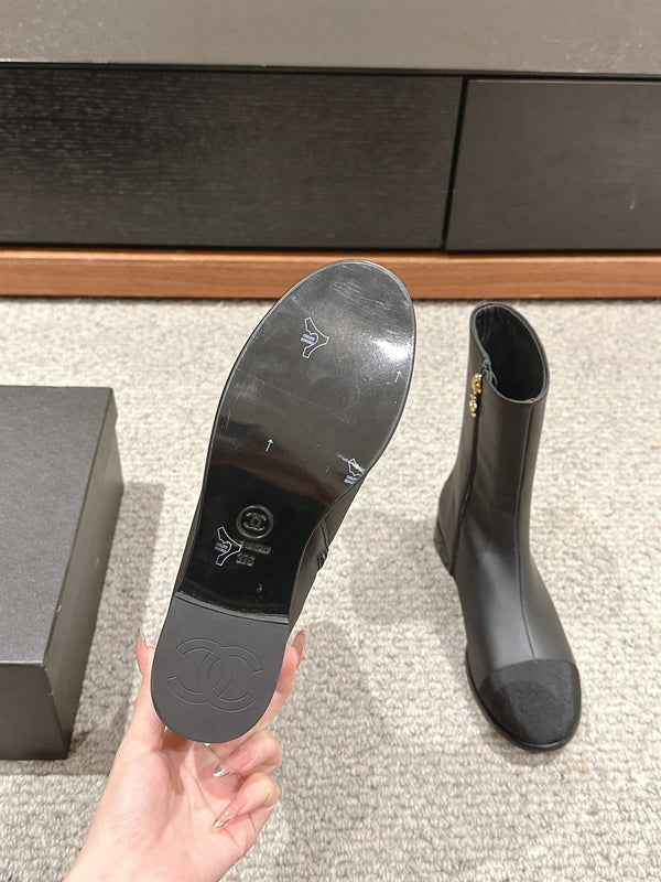 Stivaletto corto CC in pelle di agnello nera con grosgrain