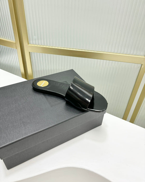 CARLYLE SLIDES IN BLACK GLAZED LEATHER