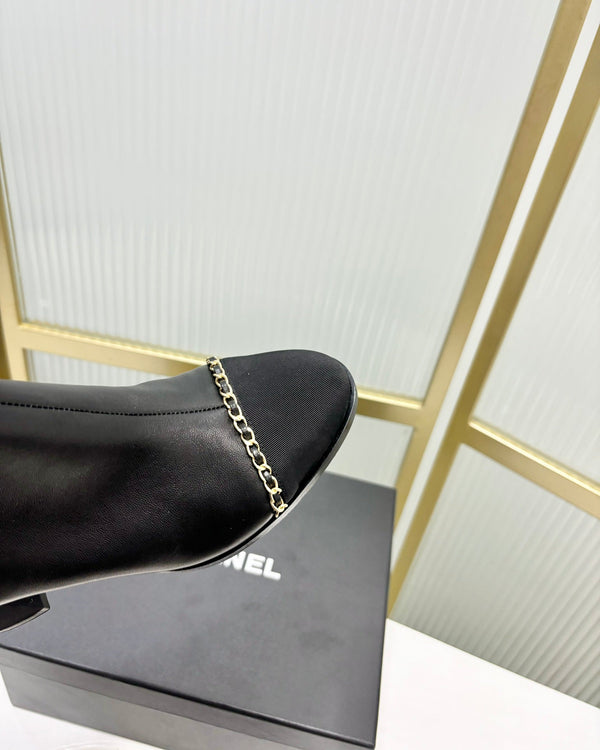 Stivaletto CC 65 in vitello nero con cinturino in pelle grosgrain