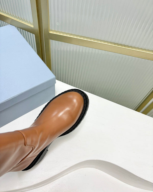 KNEE BOOTS WITH TRIANGLE LOGO IN CAMEL CALFSKIN