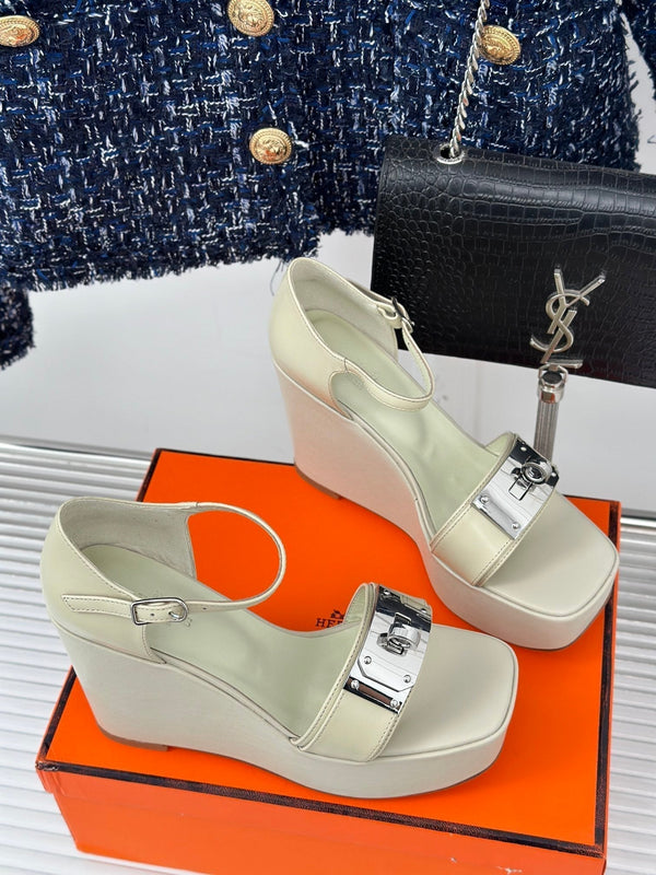 SANDALI CON ZEPPA IN PELLE DI AGNELLO BIANCA