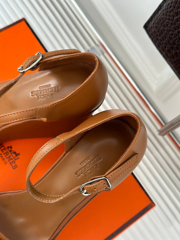 SANDALI CON ZEPPA IN PELLE DI AGNELLO CARAMELLO