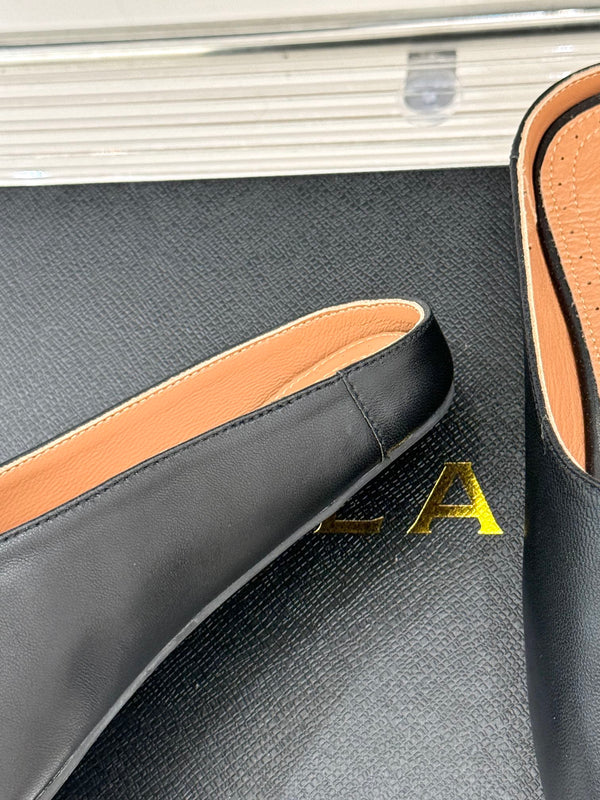 Alaia Slipper Black Calfskin 293191