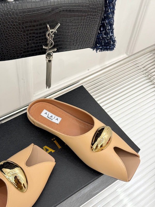 Alaia Slipper With Gold Hardware Light Apricot Calfskin 293198