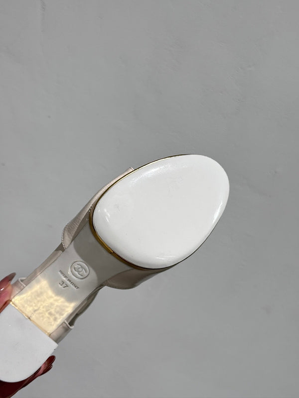 SANDALI CON TACCO A BLOCCO IN PELLE DI MONTONE BIANCA