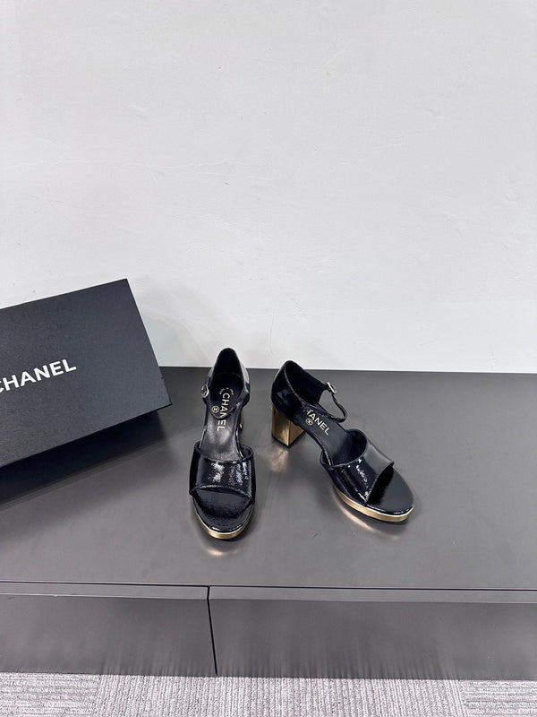 SANDALI CON TACCO A BLOCCO IN PELLE DI MONTONE NERA