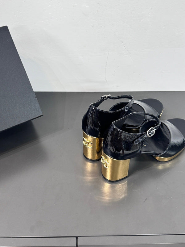 SANDALI CON TACCO A BLOCCO IN PELLE DI MONTONE NERA