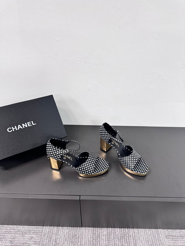 SANDALI CON TACCO A BLOCCO IN PELLE DI MONTONE A POIS NERI