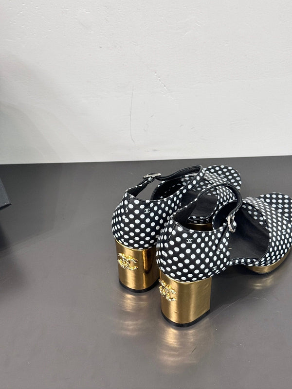 SANDALI CON TACCO A BLOCCO IN PELLE DI MONTONE A POIS NERI