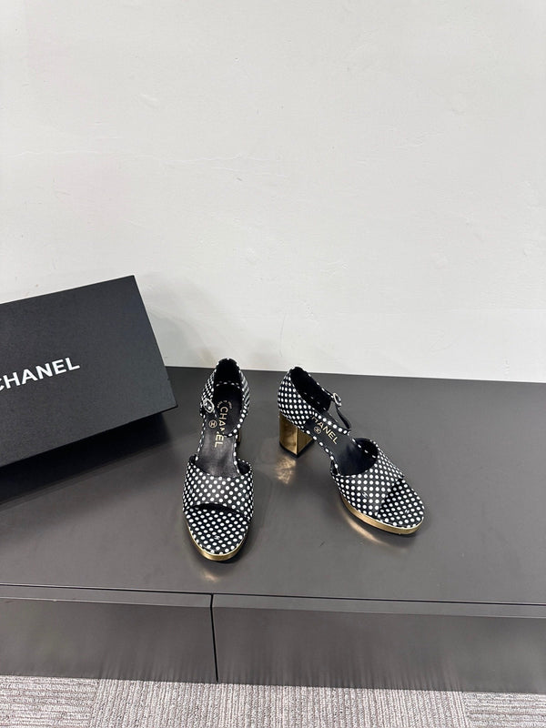 SANDALI CON TACCO A BLOCCO IN PELLE DI MONTONE A POIS NERI