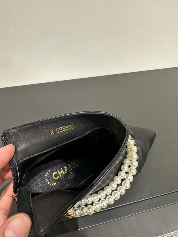 Stivaletti CC con fiocco nero in pelle di mucca