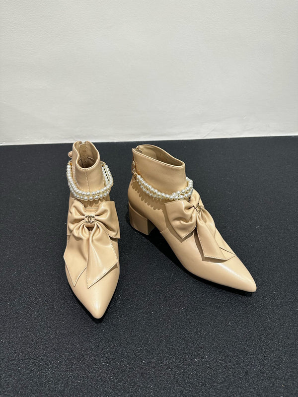 CC Ankle Boots Beige Bow Tie Cowhide