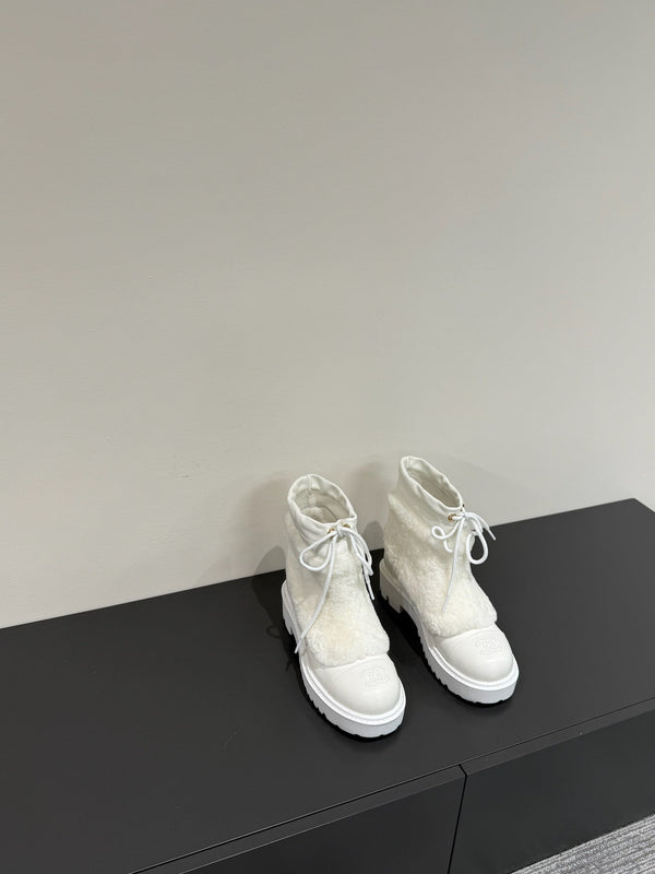 CC 25ss Martin Snow Boots White Cowhide & Lambswool 417824