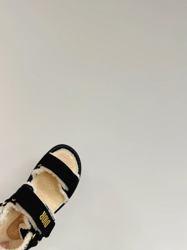 Dioract Sandal In Black Suede And Wool Fleece Lining 109869