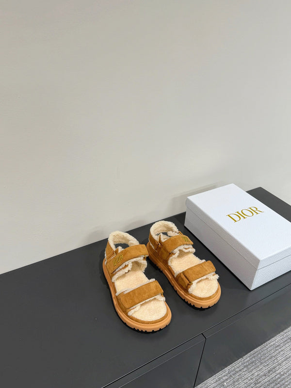 Dioract Sandal In Caramel Suede And Wool Fleece Lining 109871