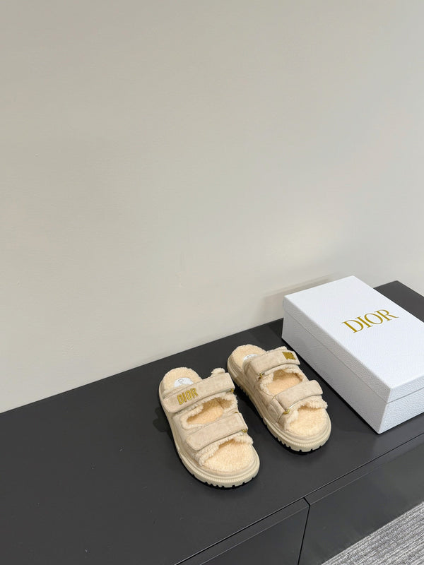 Ciabatte Dioract in pelle scamosciata grigio chiaro e fodera in pile di lana 109879