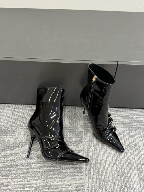 Miu short boots 90mm black patent leather 417986