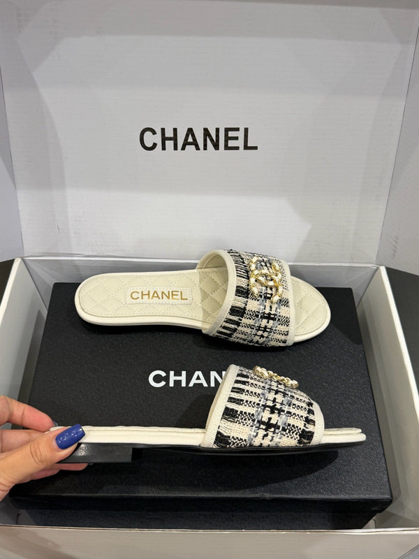 Ciabatte basse con catena CC 25ss nere bianche in pelle di vacchetta e pecora 417563