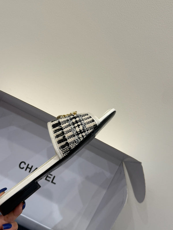 Ciabatte basse con catena CC 25ss nere bianche in pelle di vacchetta e pecora 417563