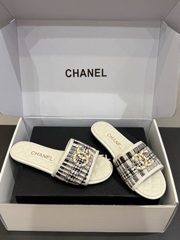 Ciabatte basse con catena CC 25ss nere bianche in pelle di vacchetta e pecora 417563