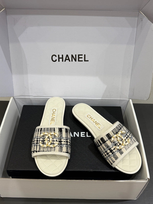 Ciabatte basse con catena CC 25ss nere bianche in pelle di vacchetta e pecora 417563