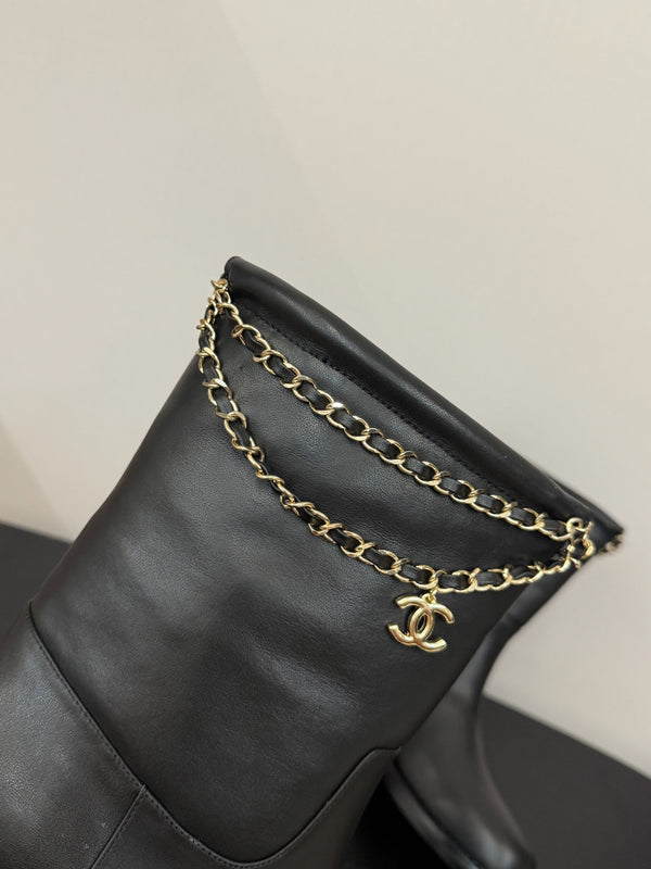 CC 25s Short Flat Chain Knight Boots Black Leather 417841