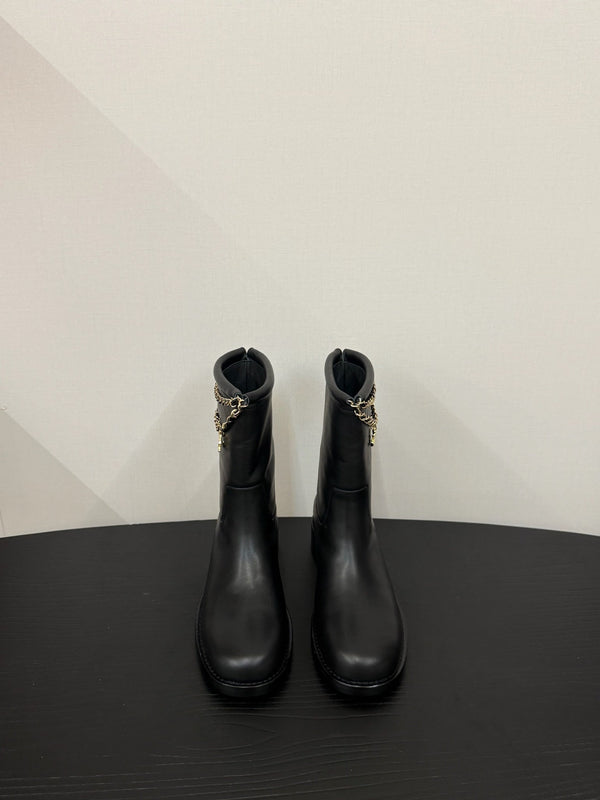 CC 25s Short Flat Chain Knight Boots Black Leather 417841