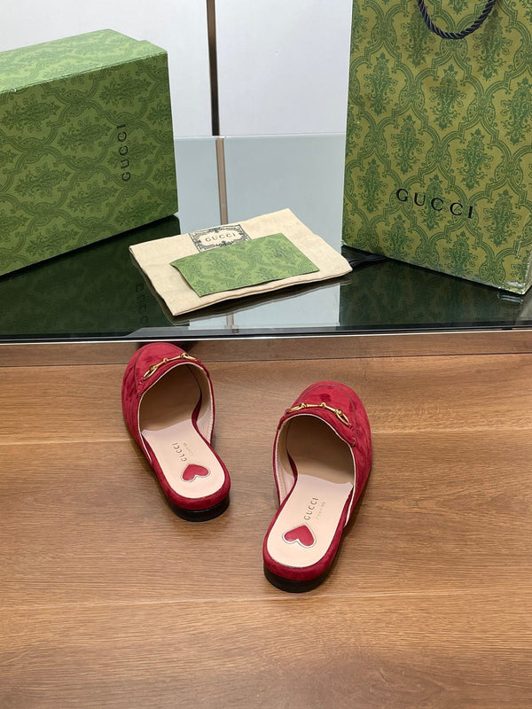 MULE CON MORSETTO IN CAMOSCIO ROSSO CILIEGIA