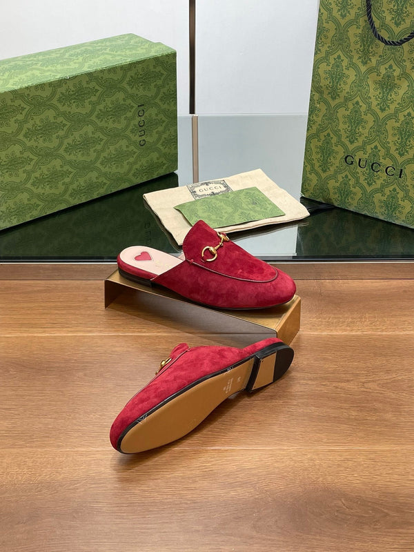 MULE CON MORSETTO IN CAMOSCIO ROSSO CILIEGIA