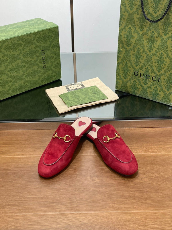 MULE CON MORSETTO IN CAMOSCIO ROSSO CILIEGIA