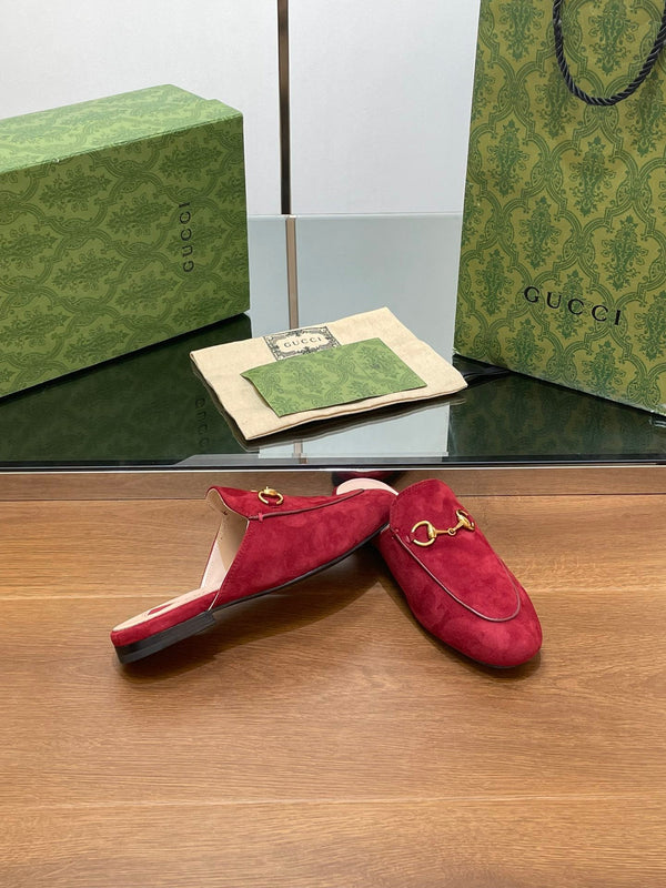 MULE CON MORSETTO IN CAMOSCIO ROSSO CILIEGIA