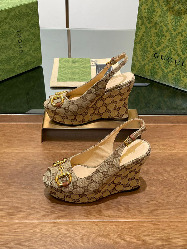 SANDALO CON ZEPPA GG IN TESSUTO JACQUARD CON MONOGRAMMA MARRONE CAMMELLO